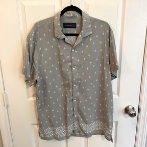 Abercombrie & Fitch bottom down shirt